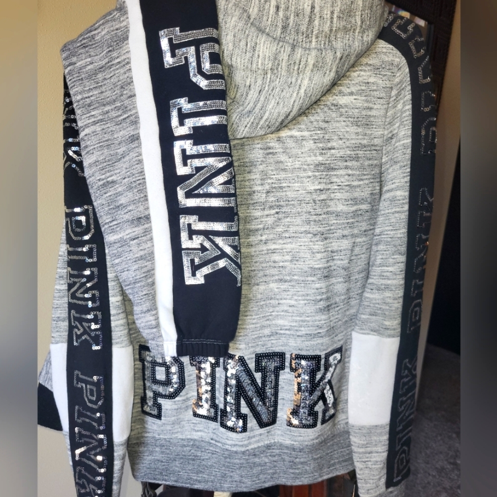 VICTORIA'S SECRET PINK BLING SPELLOUT JOGGER SET. EXCELLANT CONDITION